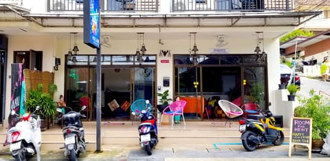 KANPAI HOTEL Bed and Breakfast in Patong