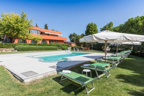 Property building, Garden, Swimming pool, Swimming pool