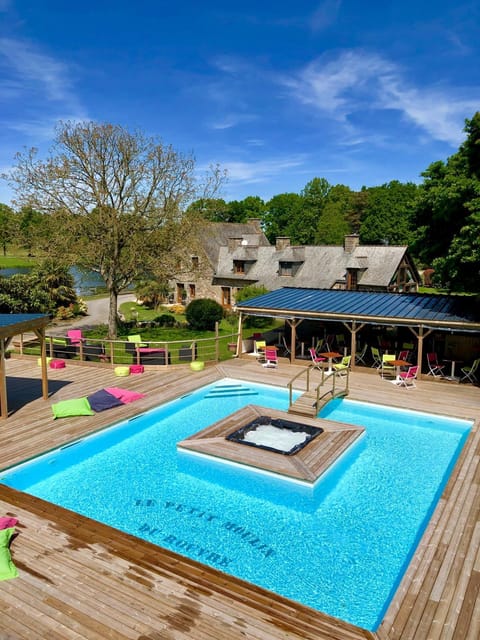 Swimming pool, Swimming pool