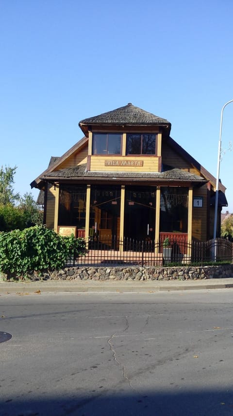 Facade/entrance