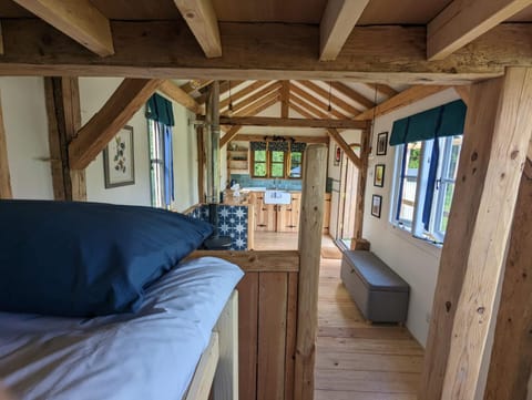 Gaggle of Geese Pub - Shepherd Huts & Bell Tents Country House in North Dorset District