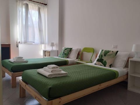 Photo of the whole room, Bedroom, towels