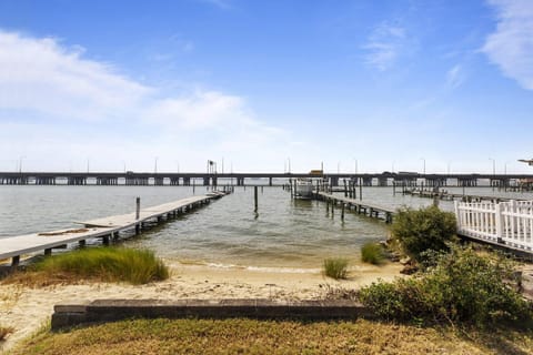 Water Front Delight On The Bay Home Haus in Norfolk