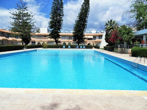 Property building, Swimming pool, Swimming pool