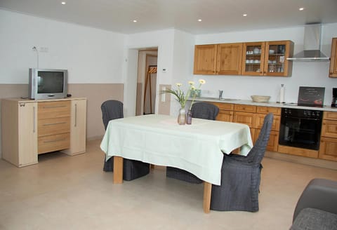 TV and multimedia, Kitchen or kitchenette, Living room, Dining area