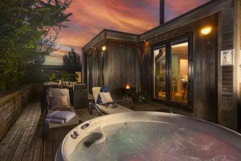 Patio, Natural landscape, Hot Tub