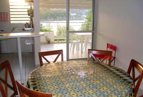 Appartement de 2 chambres a La Trinite a 150 m de la plage avec vue sur la mer terrasse amenagee et wifi Condo in La Trinité