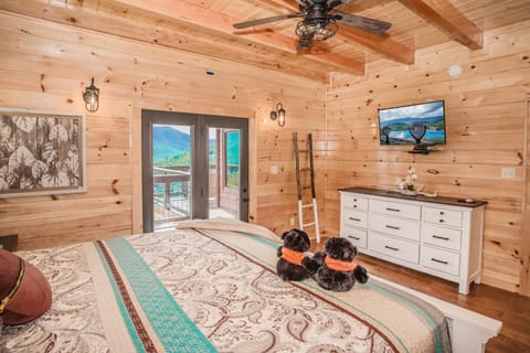 Amazing View Lodge- Breathtaking Views, Spacious Smoky Mountain Getaway Perfect for Families!!! House in Sevier County