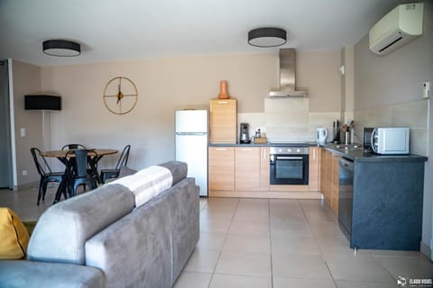 Dining area, kitchen