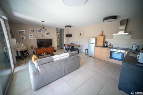 Day, Living room, stove, kitchen