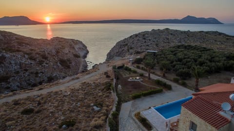 Villa Koutalas - Majestic Sunsets over the Pool House in Crete