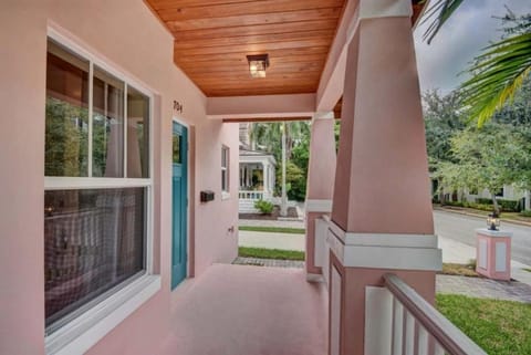 Sunny Days Walking Distance To Everything! Villa Villa in West Palm Beach