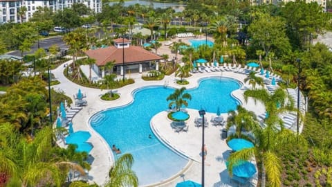 Property building, Bird's eye view, Swimming pool