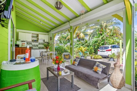 Maison de 2 chambres avec piscine partagee jardin clos et wifi a Sainte Luce a 2 km de la plage House in Sainte-Luce