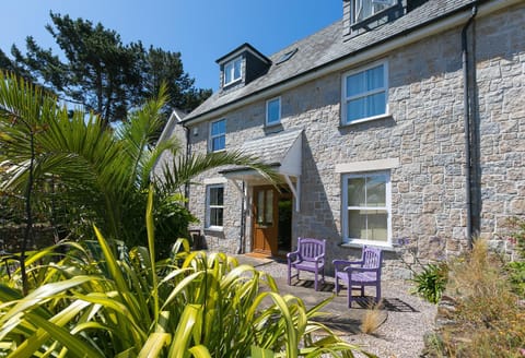 Facade/entrance, Garden