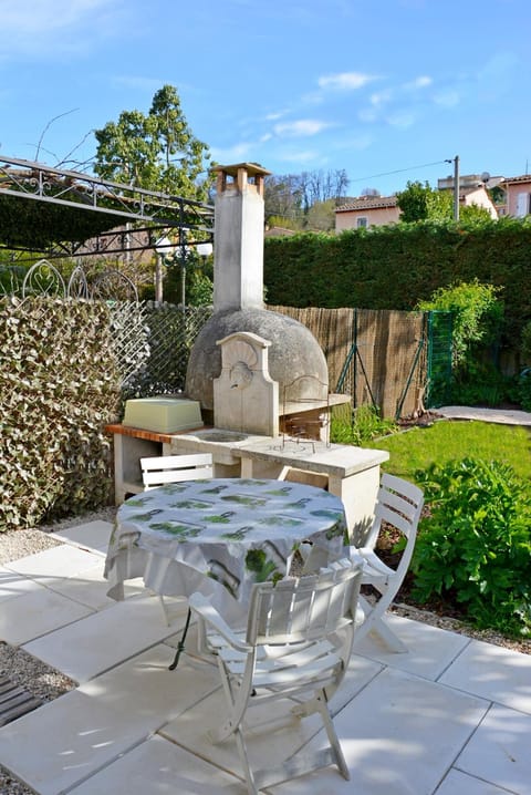 Patio, BBQ facilities