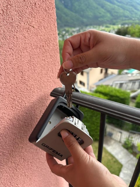 Facade/entrance, safe