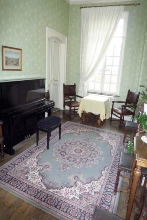 Living room, Decorative detail, Seating area