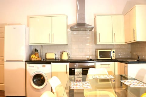 Modern Newgate Apartments - Convenient Location, Close to All Local Amenities Apartment in Stoke-on-Trent