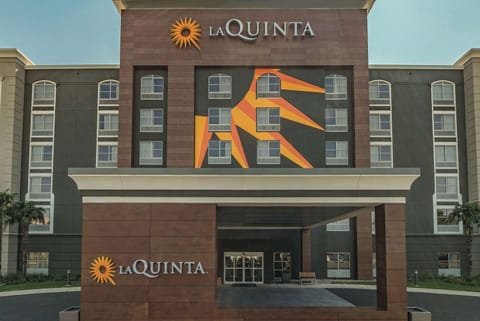 La Quinta Inn & Suites by Wyndham San Antonio Downtown Hotel in San Antonio