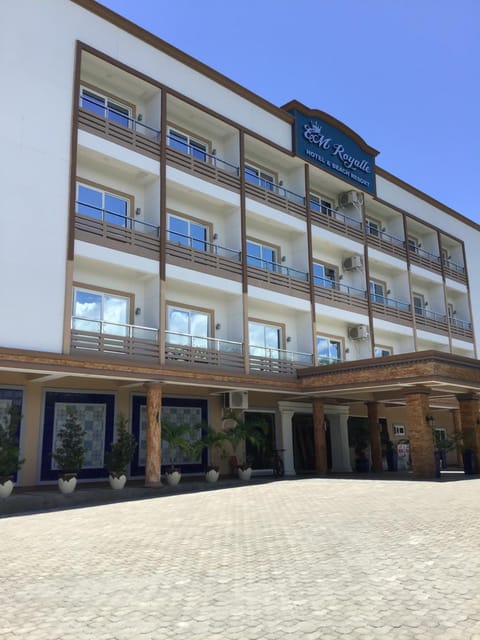 EM Royalle Hotel & Beach Resort Hotel in San Juan