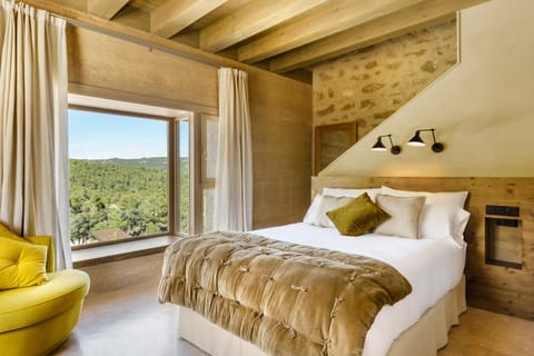 Bedroom, Mountain view