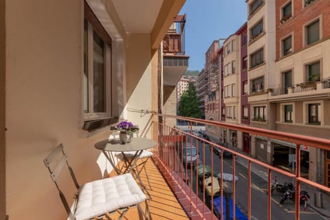 Neighbourhood, Balcony/Terrace, Street view