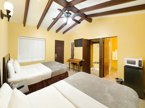 TV and multimedia, Photo of the whole room, Bedroom, microwave, storage, air conditioner