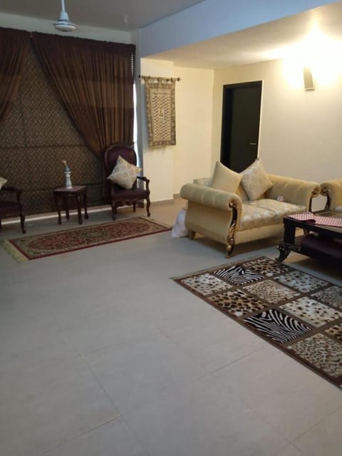 Royal Two Bed Room Luxury Apartment Gulberg Condominio in Lahore