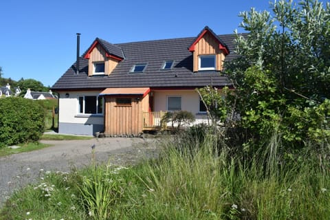 Property building, Facade/entrance, Garden