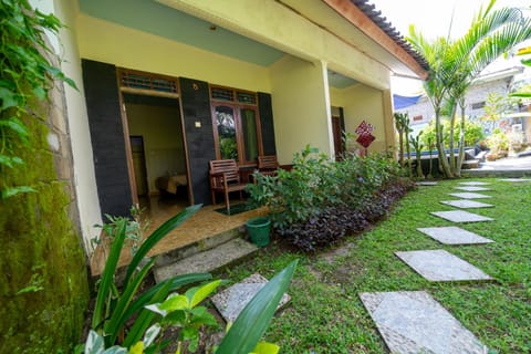 Family Garden Homestay Vacation rental in Batu Layar