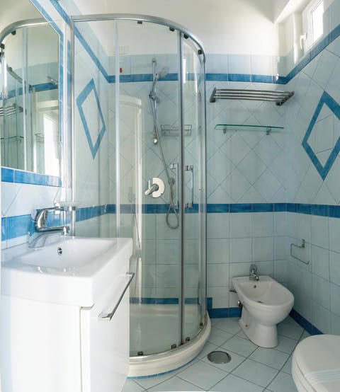 Shower, Toilet, Bathroom, bidet, heating, towels