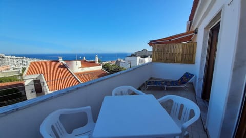 Lá em Cima Vacation rental in Sesimbra