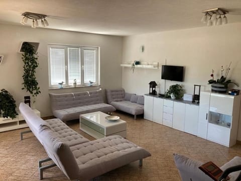 4 Bedroom Apartment in Tisno (8+4) Condo in Tisno