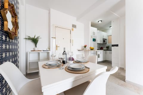 Kitchen or kitchenette, Dining area, kitchen