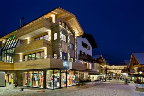 Facade/entrance, Winter