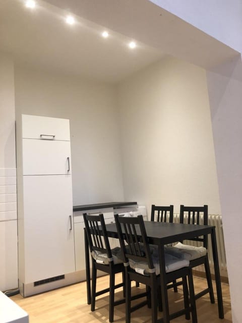 Kitchen or kitchenette, Seating area