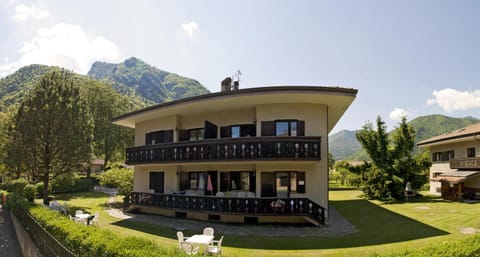 Facade/entrance, Day, Summer, Garden, Area and facilities