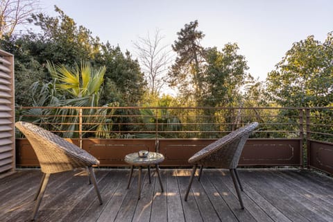 View (from property/room), Balcony/Terrace, Garden view