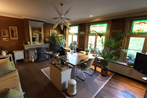 Living room, Photo of the whole room