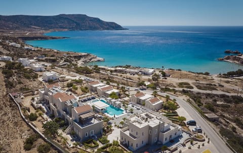 Property building, Natural landscape, Sea view, Swimming pool