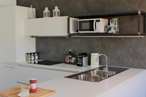 Coffee/tea facilities, Kitchen or kitchenette