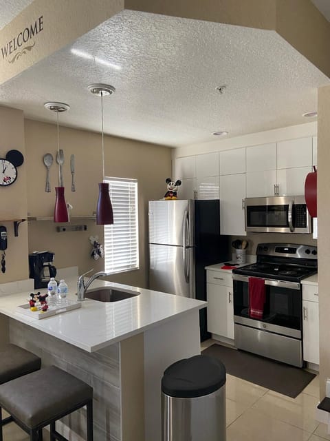 Beautiful town home 5 miles from Disney entrance House in Kissimmee