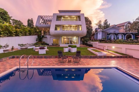StayVista at Aurus Grande - 5BHK - luxurious Villa with a pool and snooker table Villa in Lonavla