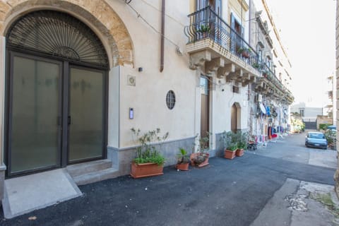 Property building, Facade/entrance