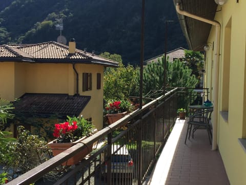 Balcony/Terrace, Mountain view