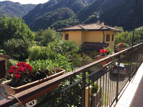 Balcony/Terrace, Mountain view