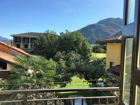 Balcony/Terrace, Mountain view