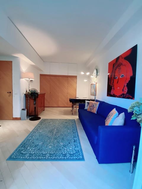 VIP suite apartment in MC center, 5min walk to Casino & Port Hercules and 1min from underground train station, next to P Apartment in Monaco