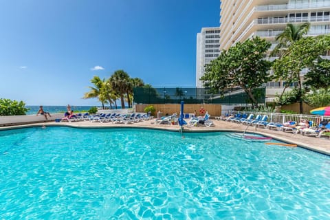 Day, Pool view, Swimming pool, sunbed